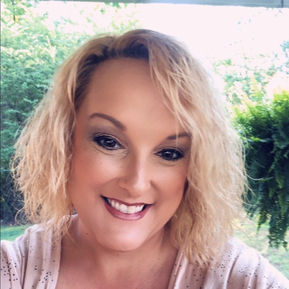 Meet your Posher, Amber - Picture 1 of 1